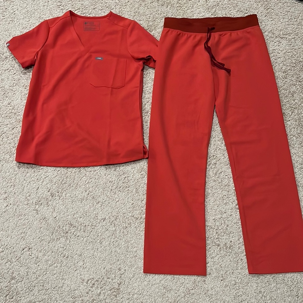 Clay Figs Scrub Set, Size Small
